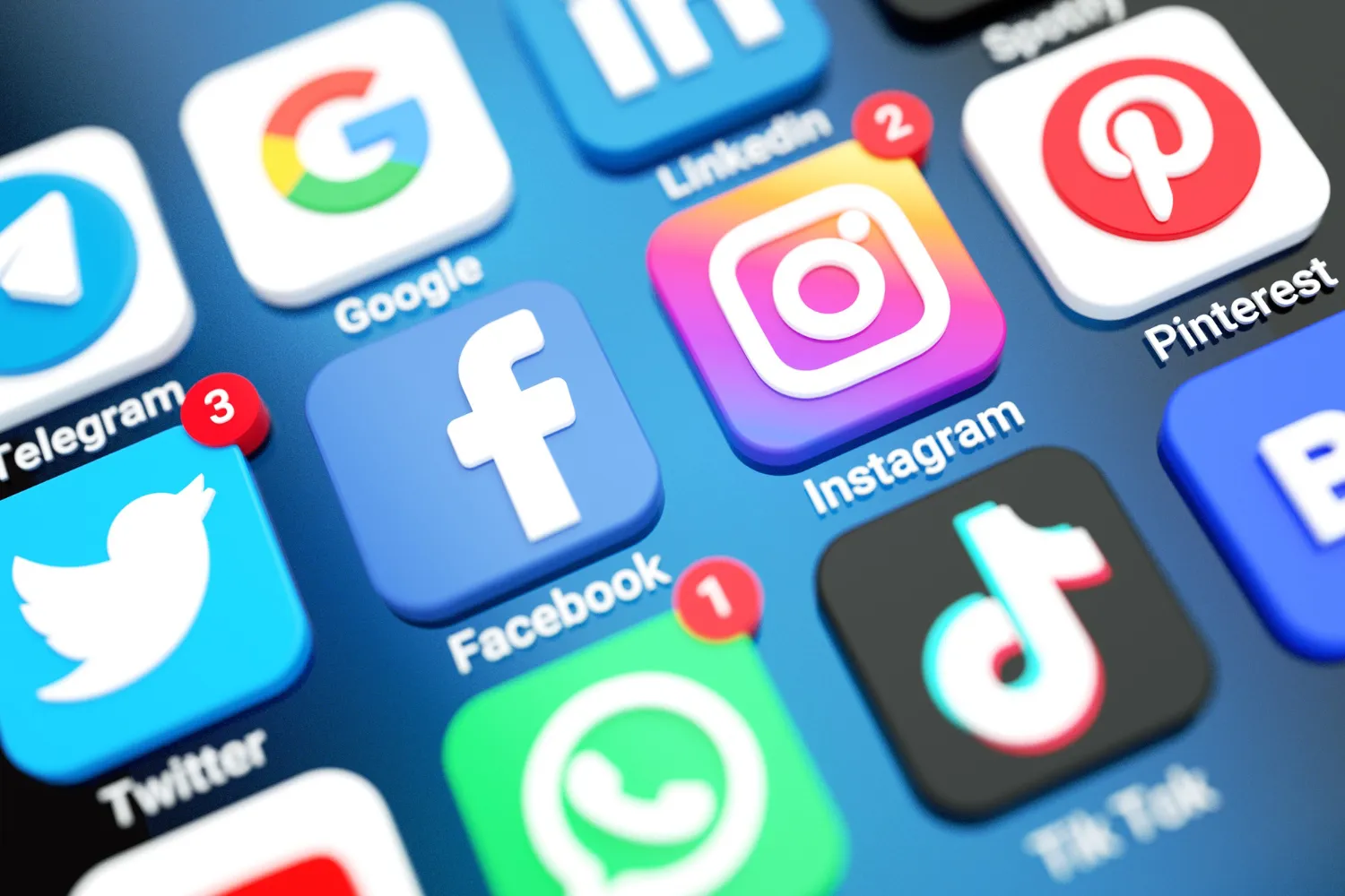 LIDERMAQ está a atualizar a sua presença nas redes sociais